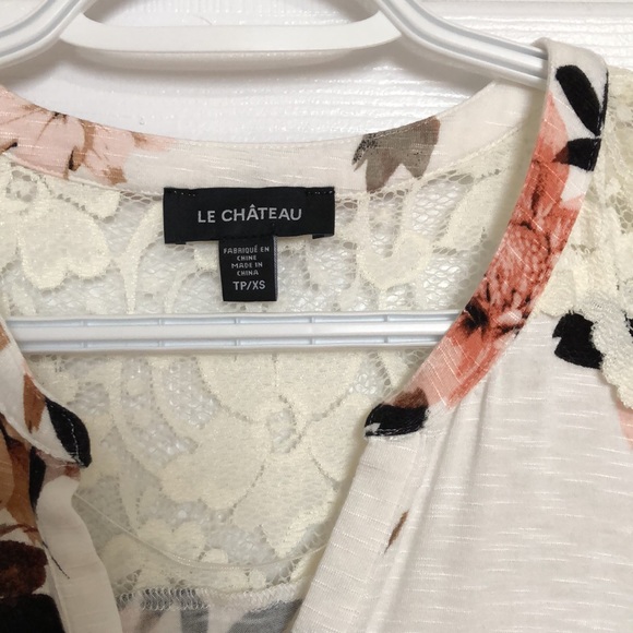 Le Chateau Womens top. Sz XS, nice lace detail at top, Pretty fall floral print - Picture 2 of 5